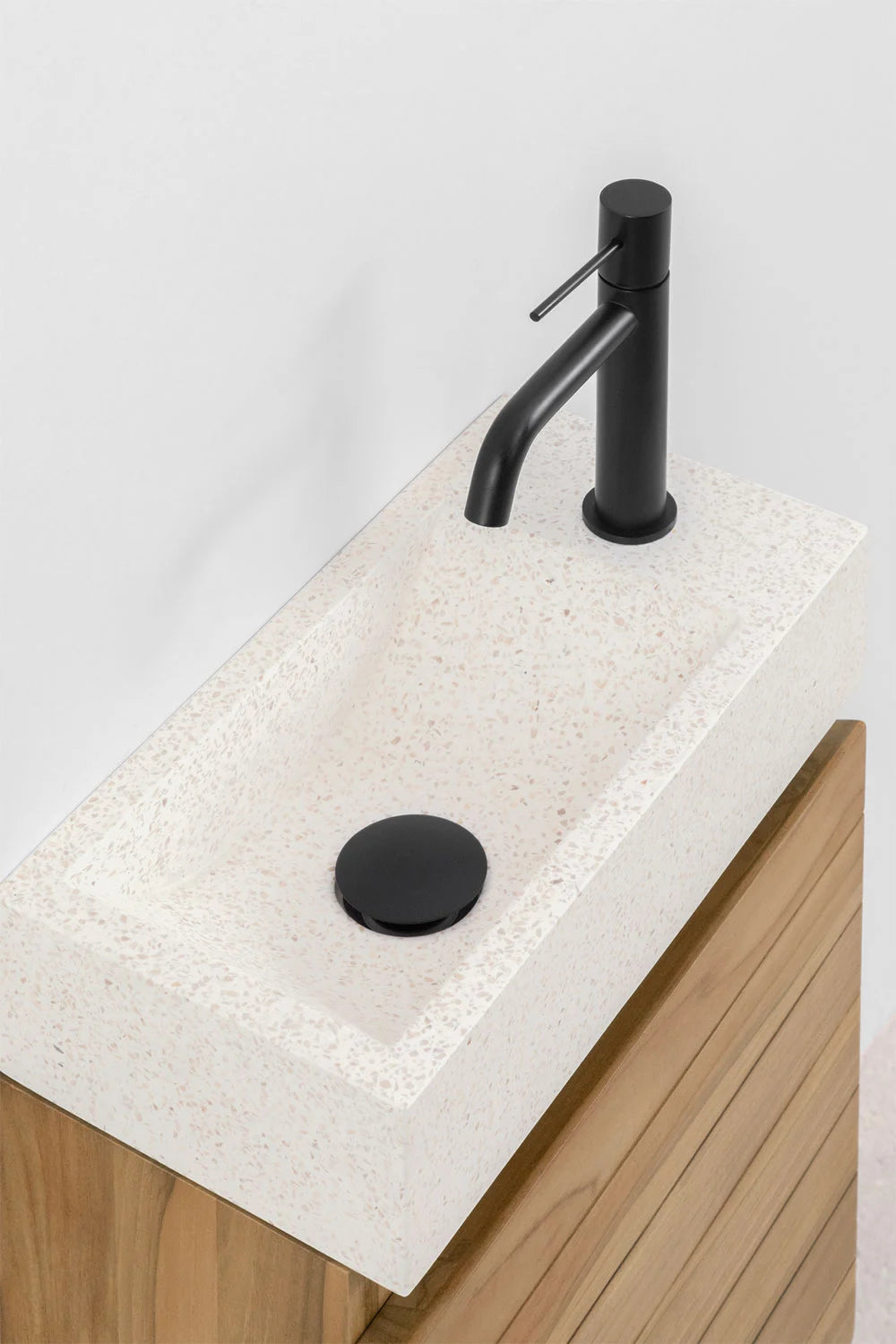 Set Arredo Bagno in Legno Teak con Lavabo Integrato in Cemento Napier