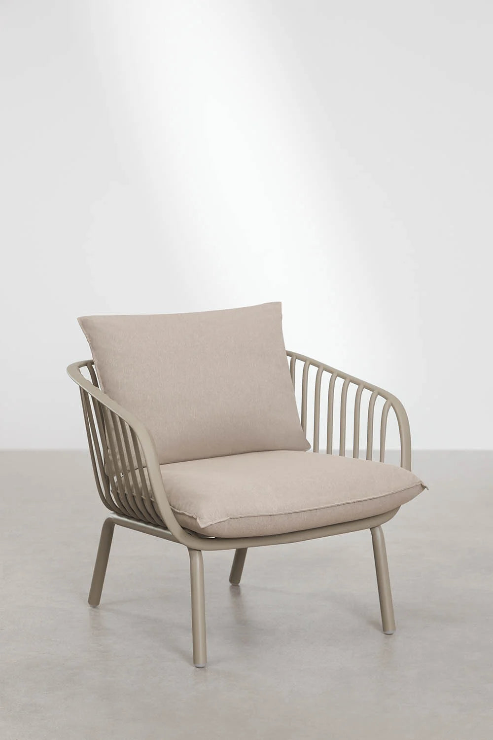 Aradina - Set da giardino con divano 2 posti, 2 poltrone e 2 tavolini in acciaio e polipropilene