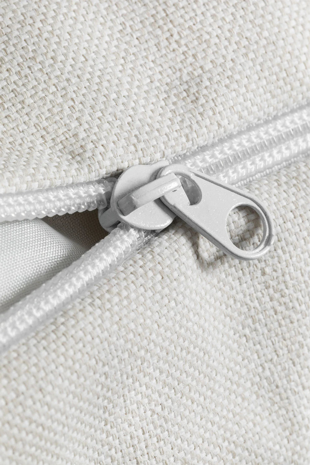 Aradina - Set da giardino con divano 2 posti, 2 poltrone e 2 tavolini in acciaio e polipropilene