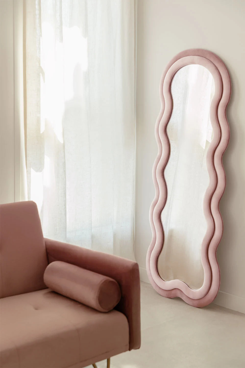 Evelyn - Specchio da parete irregolare 60x160 cm rivestito