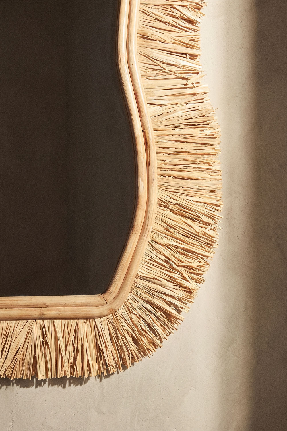 Melenis - Specchio da parete irregolare 60x105 cm in legno di rovere e rafia