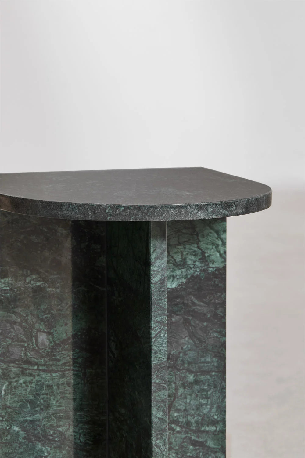 Tavolino laterale in pietra naturale Corwel