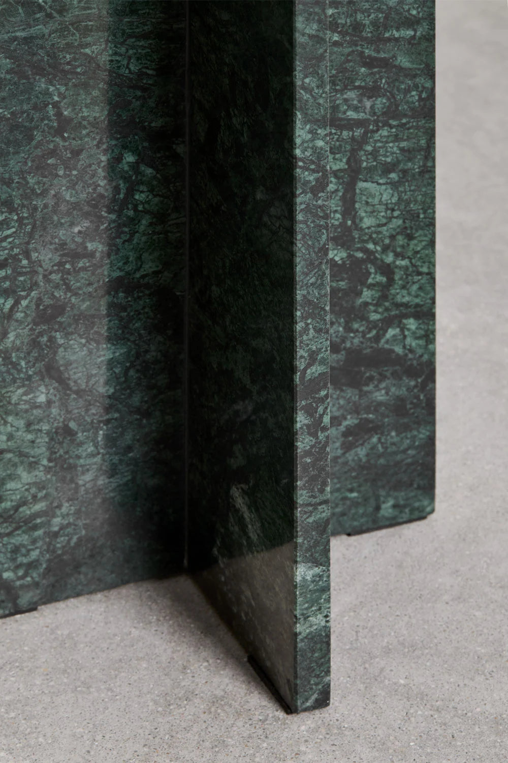 Tavolino laterale in pietra naturale Corwel