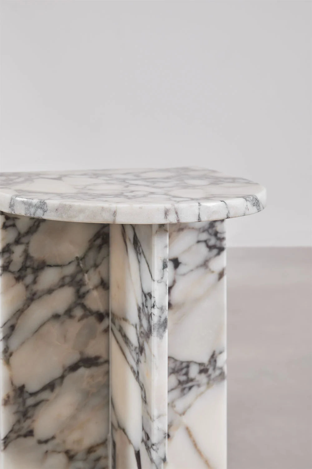 Tavolino laterale in pietra naturale Corwel