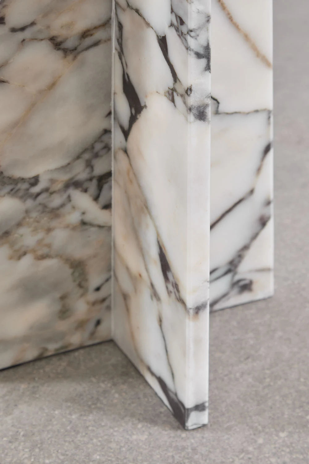 Tavolino laterale in pietra naturale Corwel