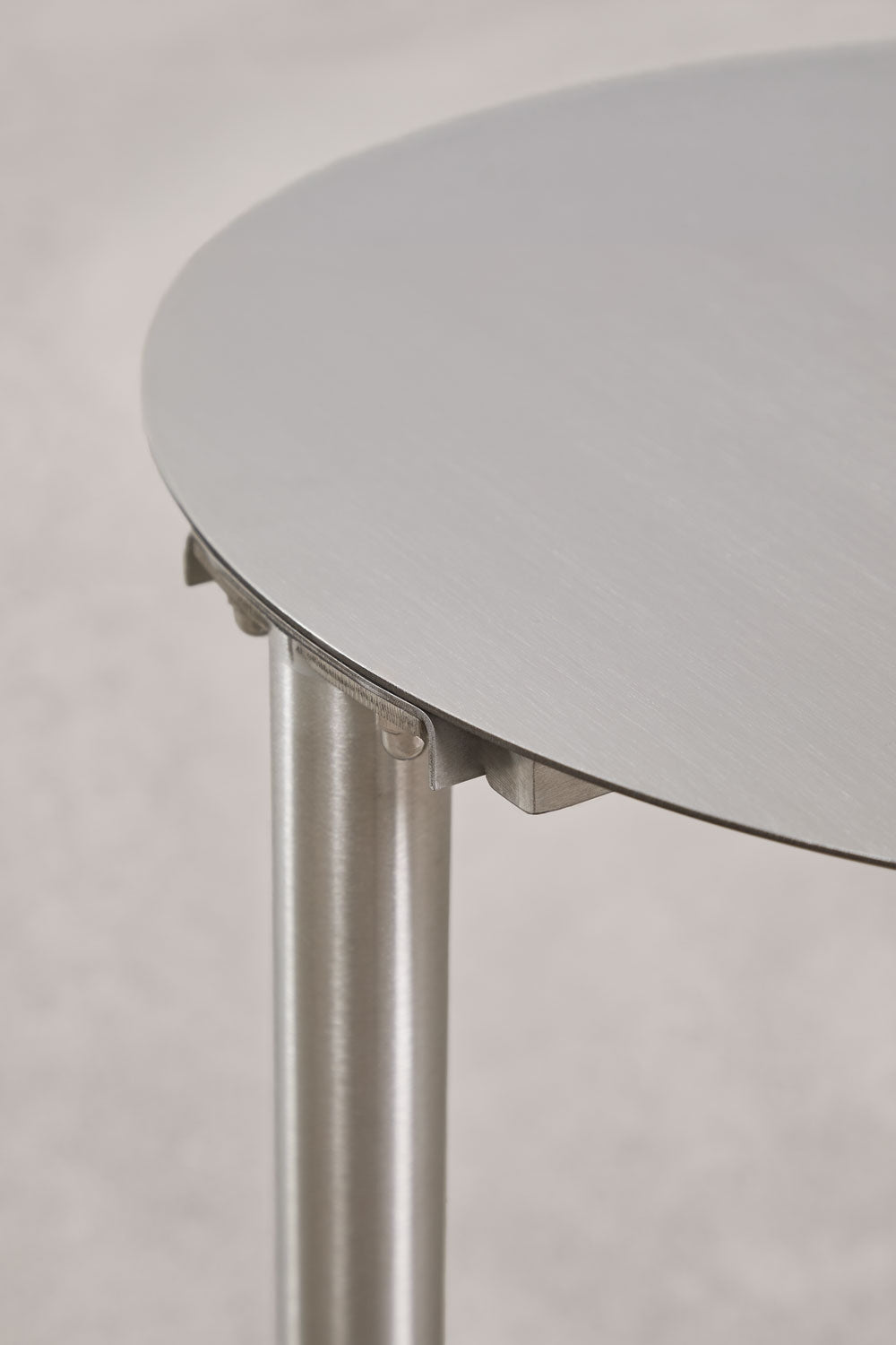 Geninda - Tavolino laterale rotondo Ø40 cm in acciaio inox