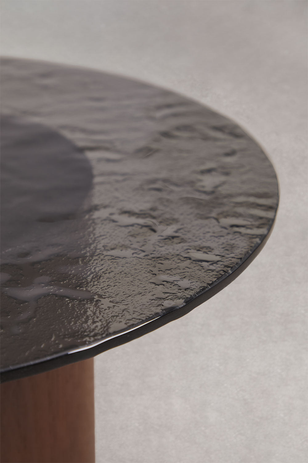 Asgri - Tavolino laterale rotondo Ø50 cm in vetro temperato e MDF