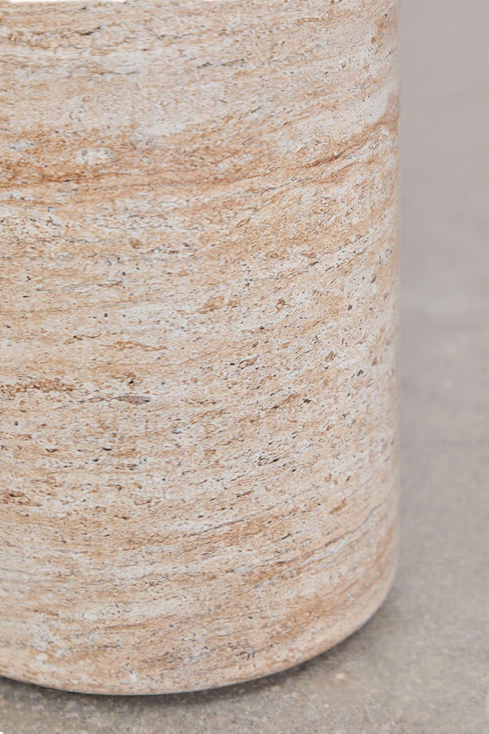 Lourdes - Tavolo da pranzo rotondo Ø120 cm in cemento effetto travertino